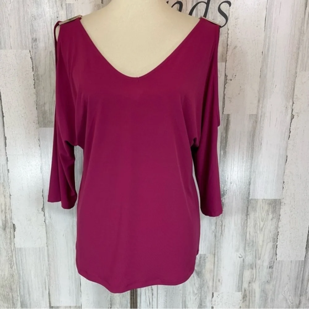 Carmen Raspberry Purple V Neck Cold Shoulder Hardware‎ Shirt Top Blouse Sz M - Picture 4 of 8